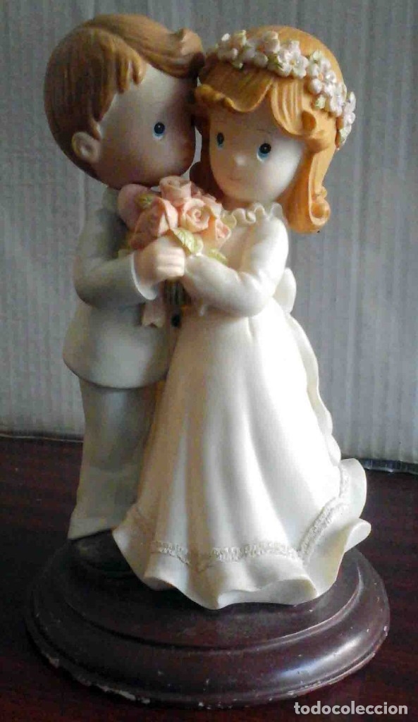 Vintage: Decorativa figura pareja de novios con peana. Ref. 305167