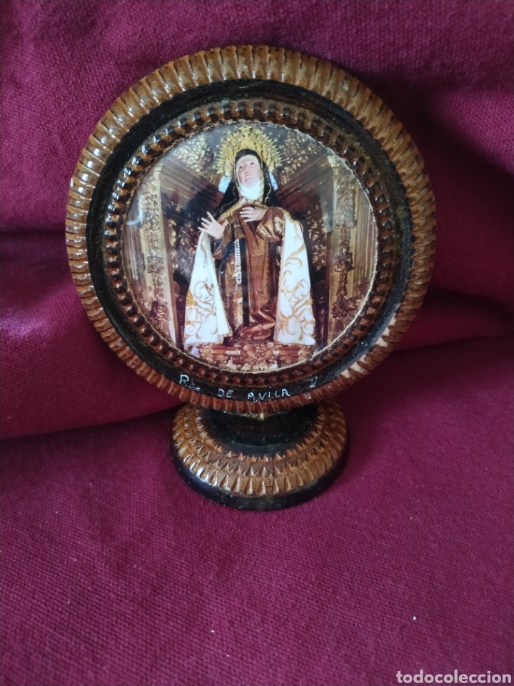 Vintage: Foto recuerdo de &Aacute;vila de madera con la foto de Santa Teresa