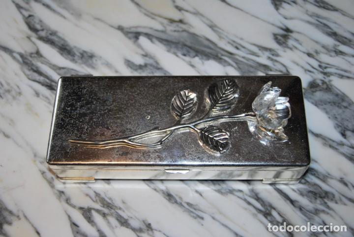 Vintage: CAJA DE METAL CON FLOR DE CRISTAL - JOYERO - A&Ntilde;OS 70