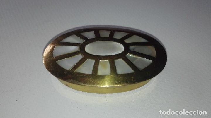 Vintage: CAJITA OVALADA DE BRONCE Y NACAR - Foto 5