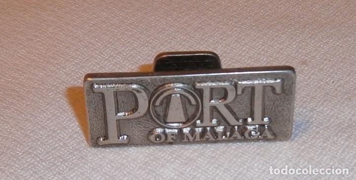 Vintage: soporte metalico puerto de Malaga para tarjetas