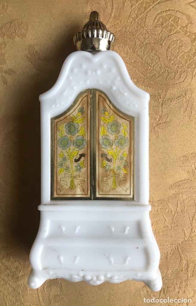 Vintage: FRASCO AVON A&Ntilde;O 70 CON FORMA DE ARMARIO - Foto 1