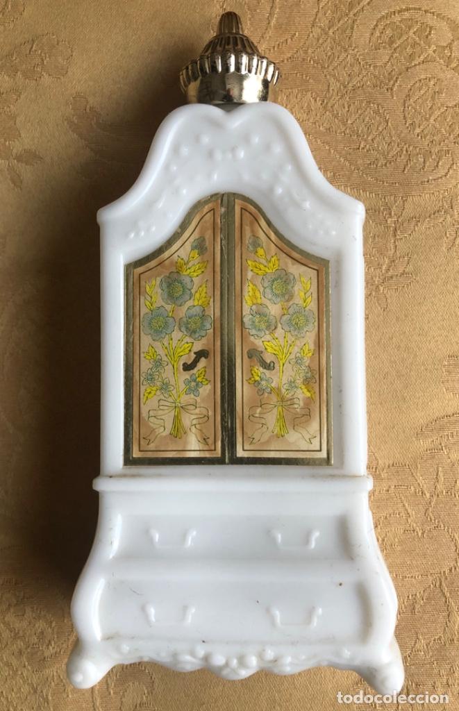 Vintage: FRASCO AVON A&Ntilde;O 70 CON FORMA DE ARMARIO - Foto 2