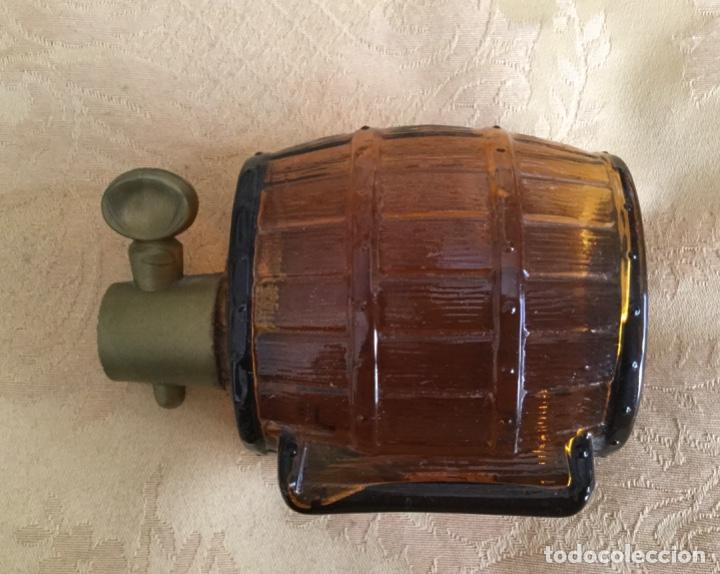 Vintage: FRASCO AVON A&Ntilde;O 70 CON FORMA DE BARRIL - Foto 1
