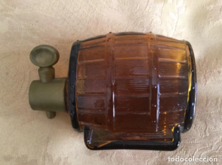 Vintage: FRASCO AVON A&Ntilde;O 70 CON FORMA DE BARRIL - Foto 2