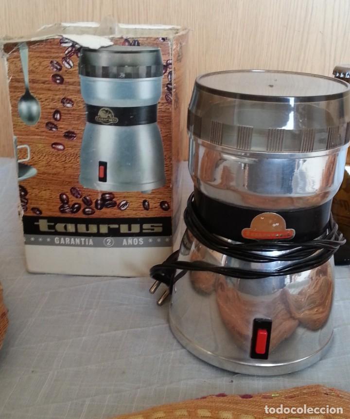 Vintage: Molinillo de caf&eacute;. Marca TAURUS. A&ntilde;os 70