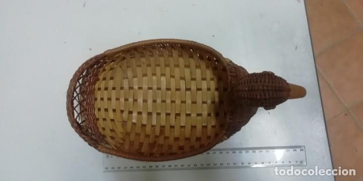 Vintage: Frutero de mimbre forma de pato. - Foto 2