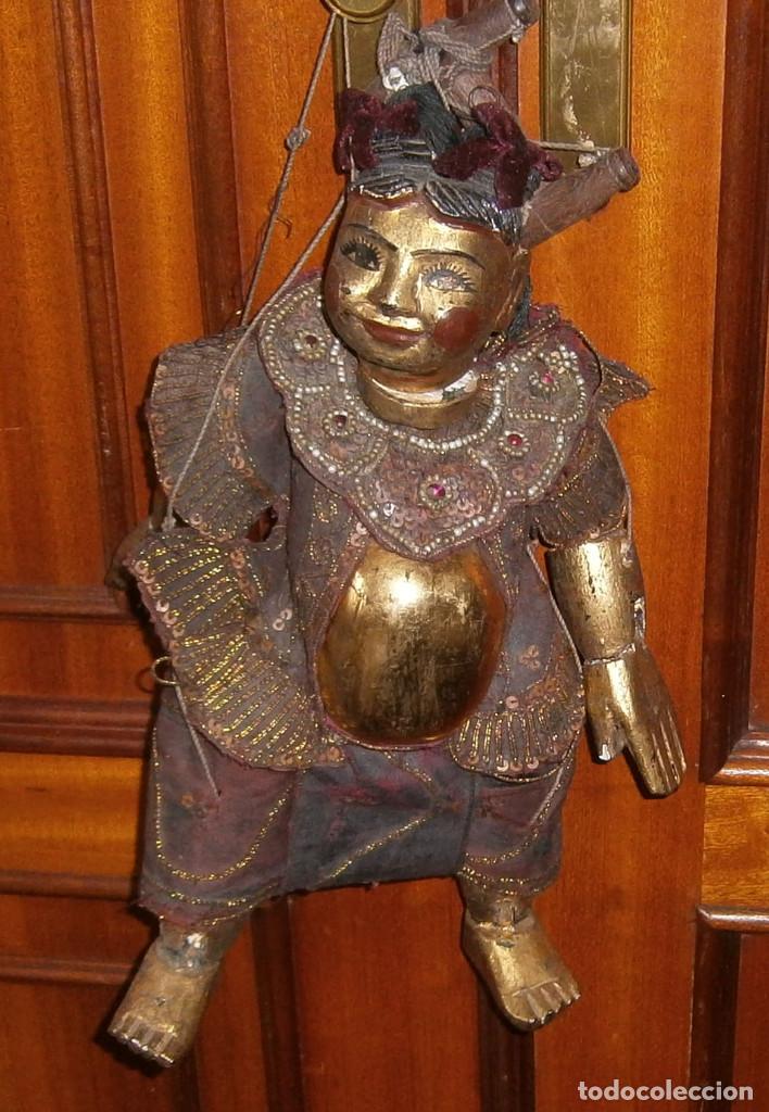 Vintage: marioneta de madera policromada de la india