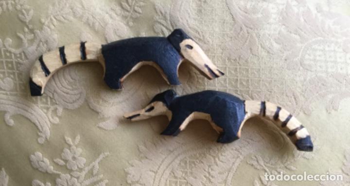 Vintage: DOS FIGURAS DE MAPACHE TALLADAS A MANO EN MADERA - Foto 4