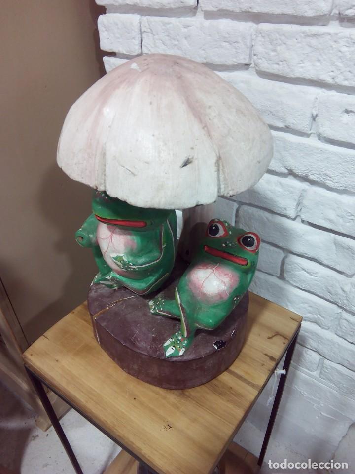 Vintage: FIGURA DE RANAS. MADERA - Foto 2