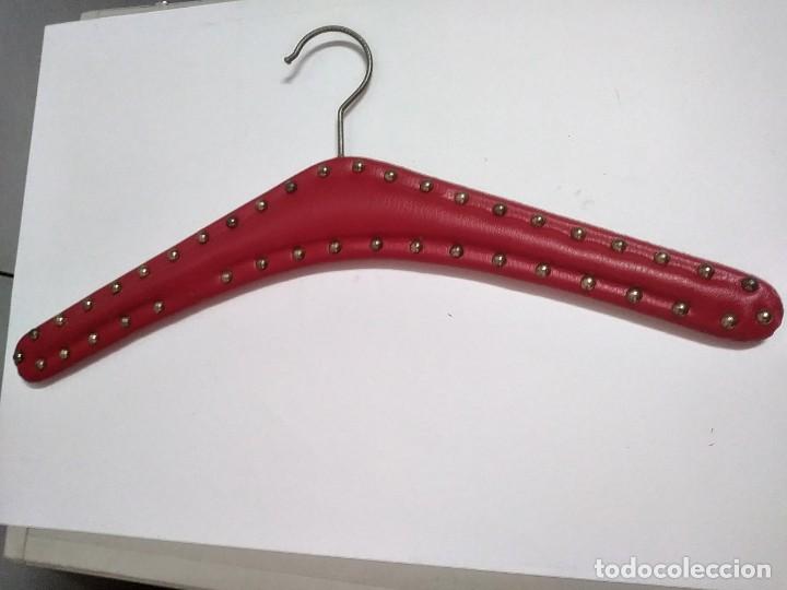 Vintage: percha forrada en rojo - Foto 2