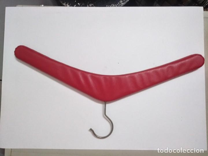 Vintage: percha forrada en rojo - Foto 3