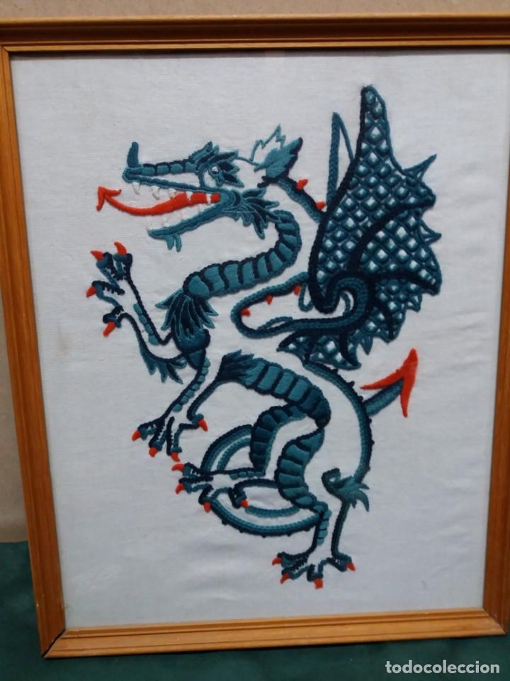 Vintage: CUADRO VINTAGE DRAG&Oacute;N BORDADO LANA