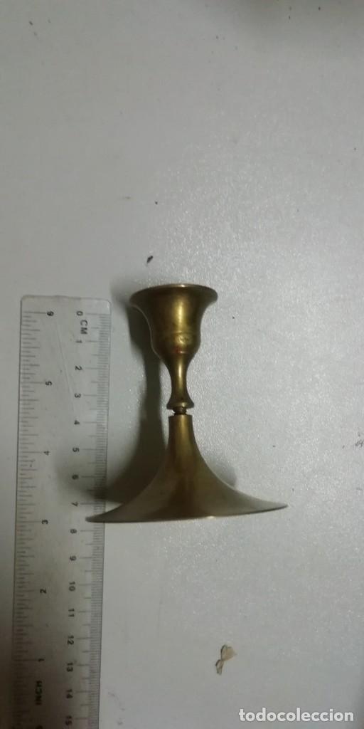 Vintage: Candelabro de lat&oacute;n peque&ntilde;o - Foto 2
