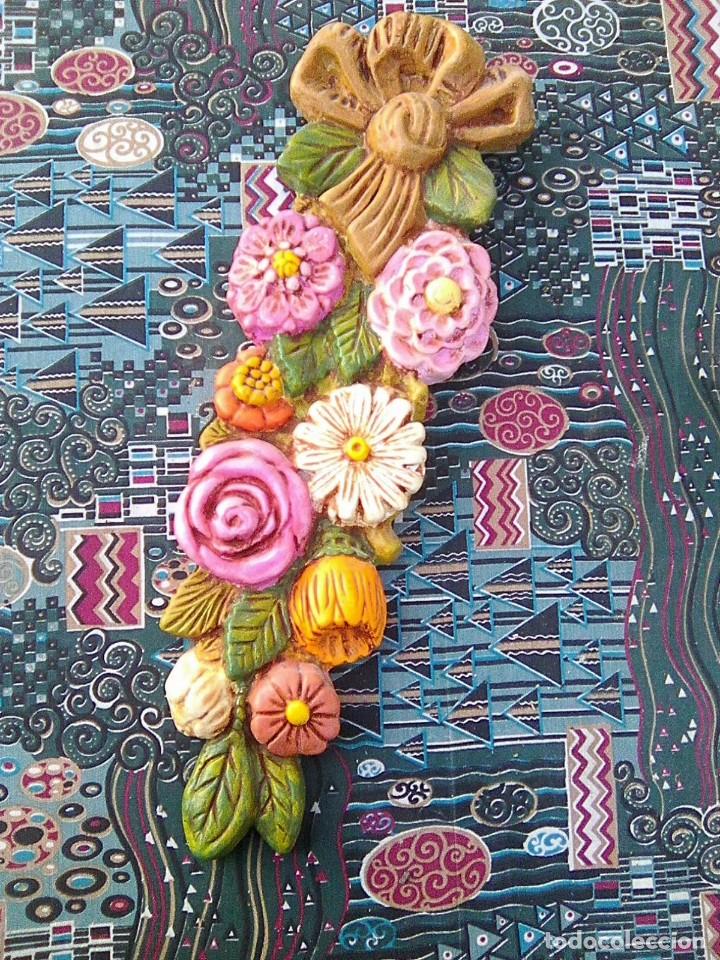 Vintage: Precioso ramo de flores en porexp&aacute;n.- Pintado y envejecido a mano