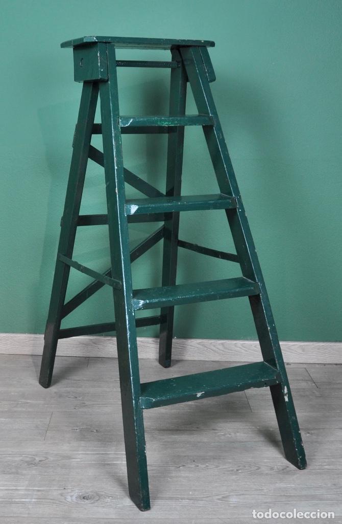 Vintage: Escalera de 4 pelda&ntilde;os pintada de verde - Foto 1