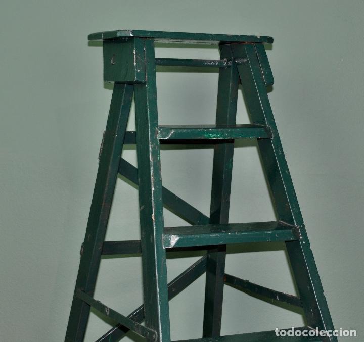 Vintage: Escalera de 4 pelda&ntilde;os pintada de verde - Foto 2