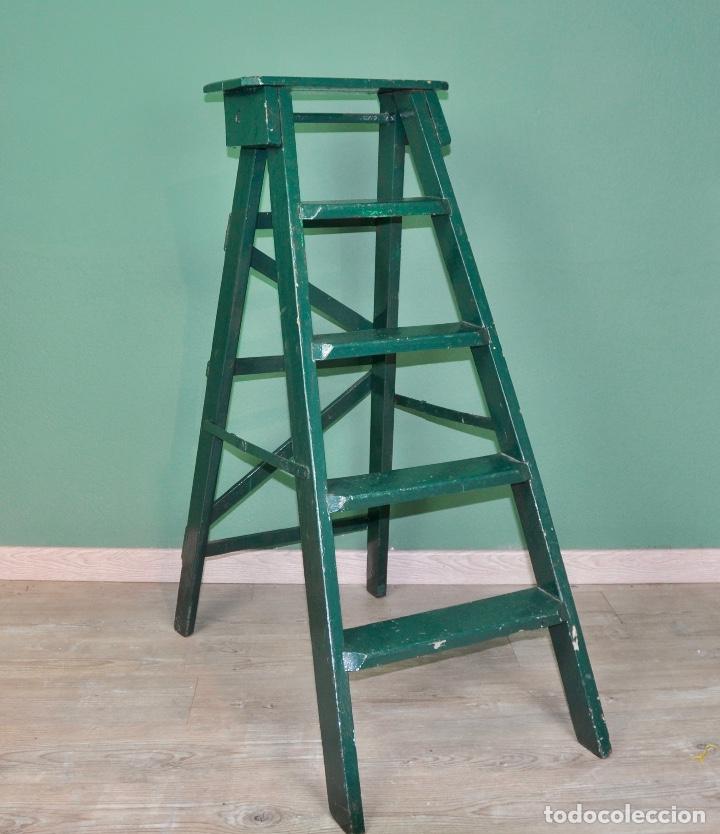 Vintage: Escalera de 4 pelda&ntilde;os pintada de verde - Foto 4
