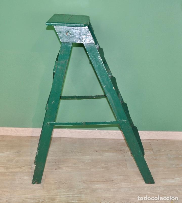Vintage: Escalera de 4 pelda&ntilde;os pintada de verde - Foto 5