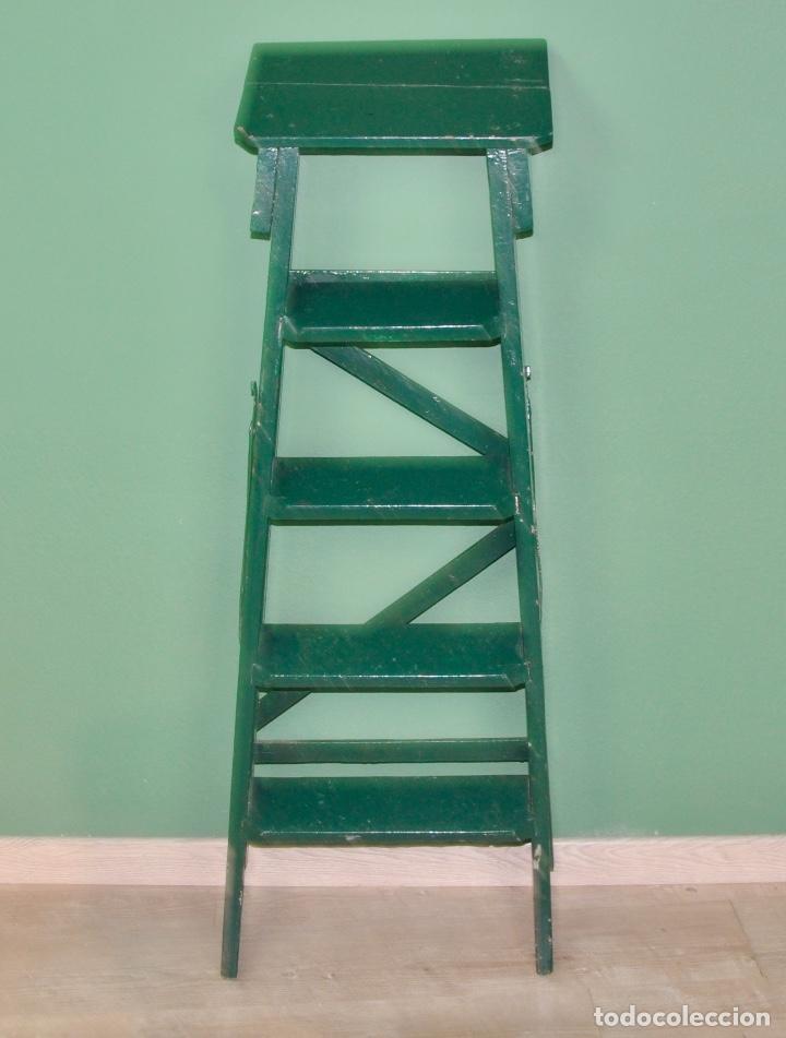Vintage: Escalera de 4 pelda&ntilde;os pintada de verde - Foto 9