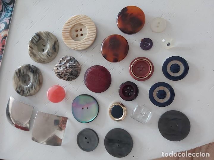 Vintage: Lote de botones vintage y antiguos diversos.