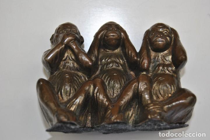 Vintage: FIGURA EN BRONCE LOS TRES MONOS SABIOS - Foto 1