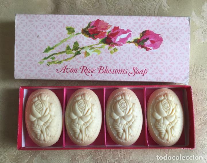 Vintage: CAJA DE 4 JABONES AVON VINTAGE A&Ntilde;OS 70 CON FORMA DE ROSAS BLANCAS