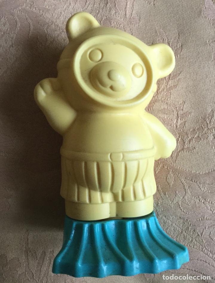 Vintage: ESPUMA DE BA&Ntilde;O INFANTIL AVON A&Ntilde;O 70 CON FORMA DE OSITO  BUZO