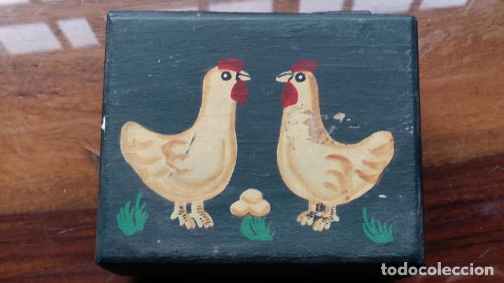 Vintage: peque&ntilde;a cajita de madera decorada a mano