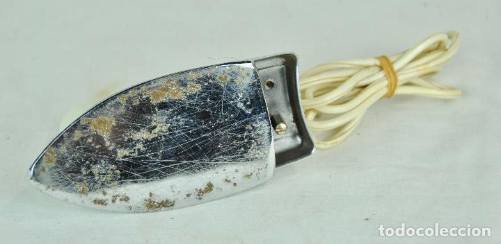 Vintage: Peque&ntilde;a plancha pl&aacute;stico blanco - Foto 4