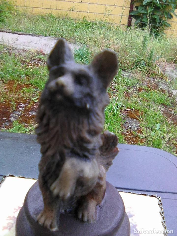 Vintage: Miniatura de perro con peana - Foto 3