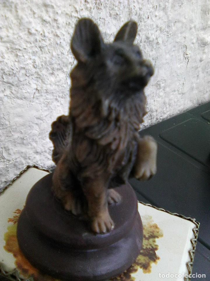 Vintage: Miniatura de perro con peana - Foto 4
