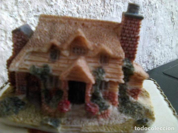 Vintage: figura de casas en resina - medidas 6 cm. de alto