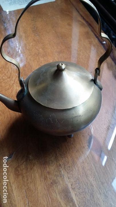 Vintage: Tetera metal dorado, peque&ntilde;a 13 cm x 9 cm x 9 cm sin contar asa