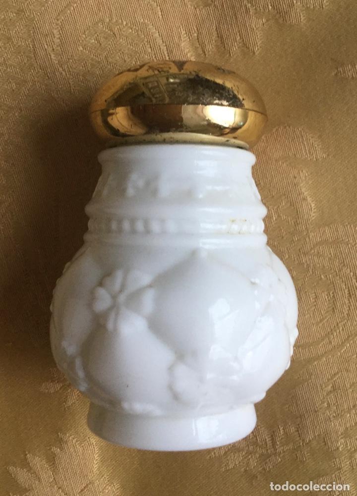 Vintage: FRASCO DE AVON A&Ntilde;O 70 CON FORMA DE SALERO - Foto 3