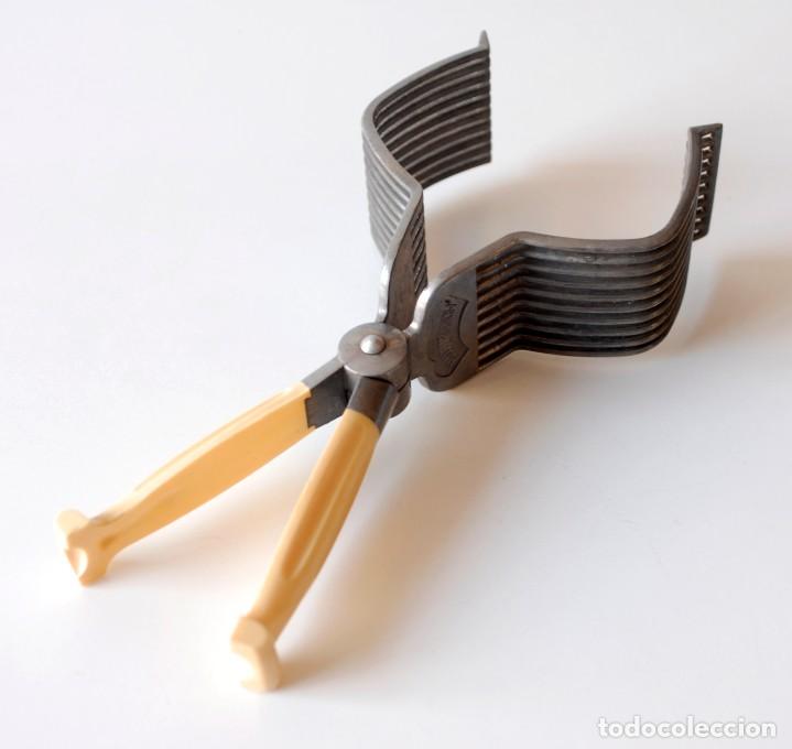 Vintage: Original utensilio, pinza vintage para cortar carne, marca Manutranch, Made in France. A&ntilde;os 60