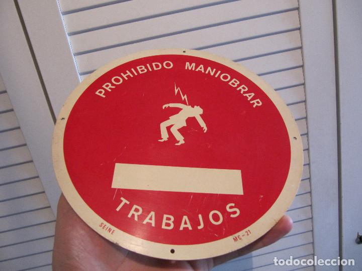 Vintage: ANTIGUA PLACA EN PLASTICO DURO SE&Ntilde;ALIZACION ELECTRICA PROHIBIDO MANIOBRAR TRABAJOS BILBAO SEINE
