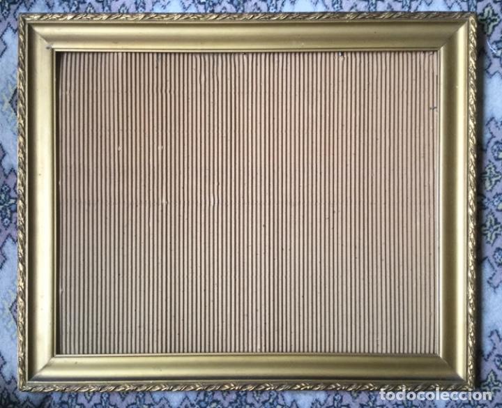 Vintage: ANTIGUO MARCO DE MADERA DORADA