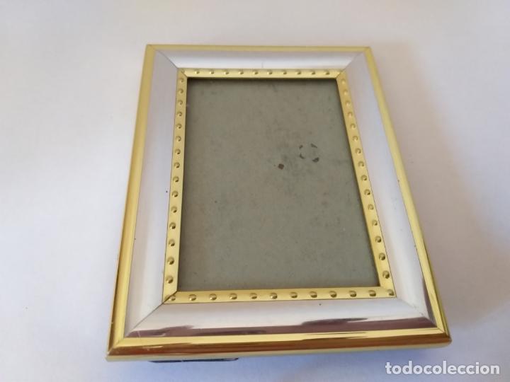 Vintage: Marco de Fotos - Portaretratos - Portafotos. De sobremesas. Dorado y plateado