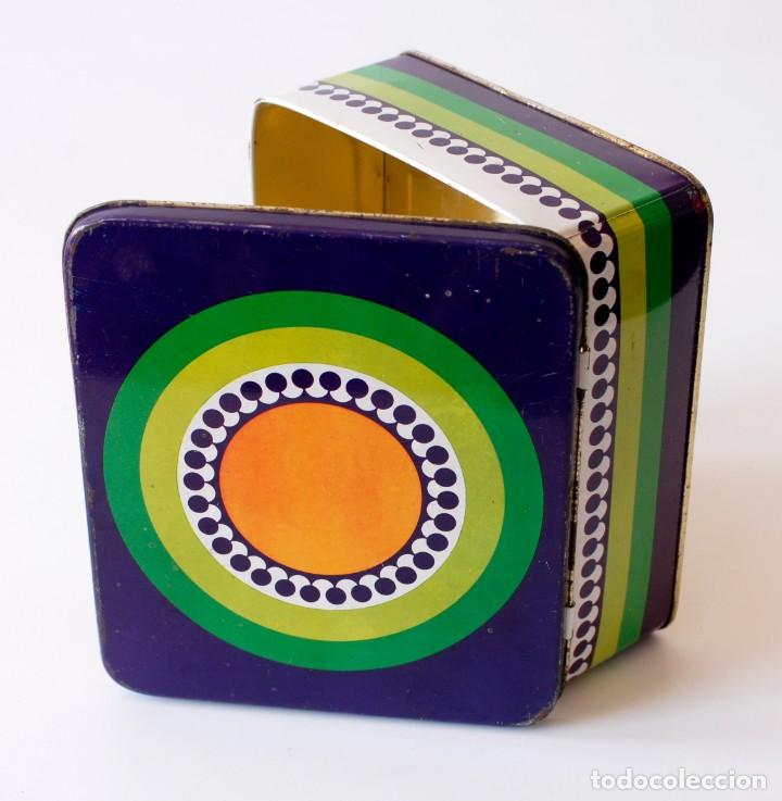Vintage: Caja vintage de metal litografiado. Mide 20 x 17 x 7 cm. Original, a&ntilde;os 70. Estado normal