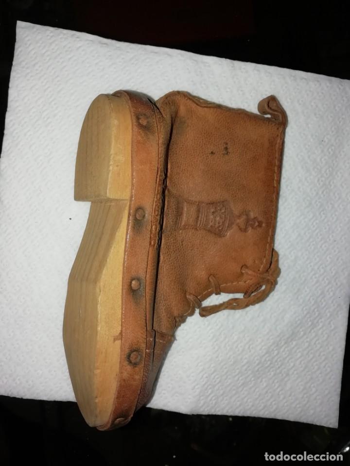 Vintage: Monedero en piel y madera hecho en algarve