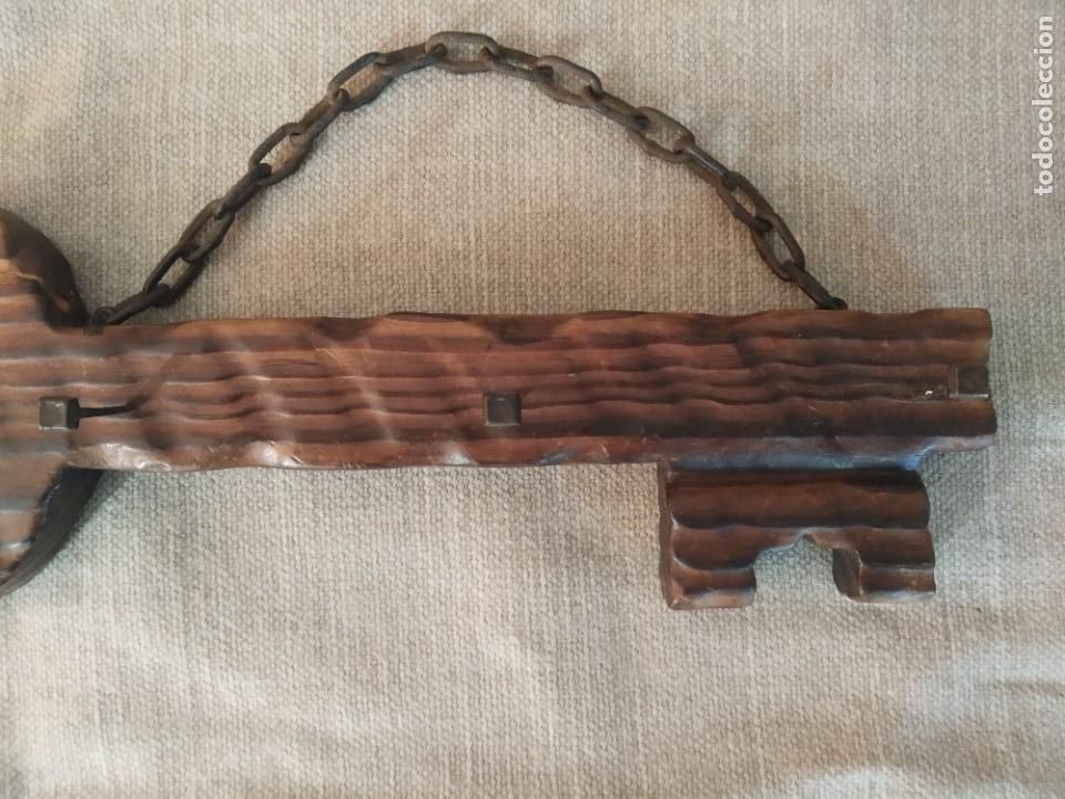 Vintage: LLAVE MADERA CUELGALLAVES - *R - Foto 3