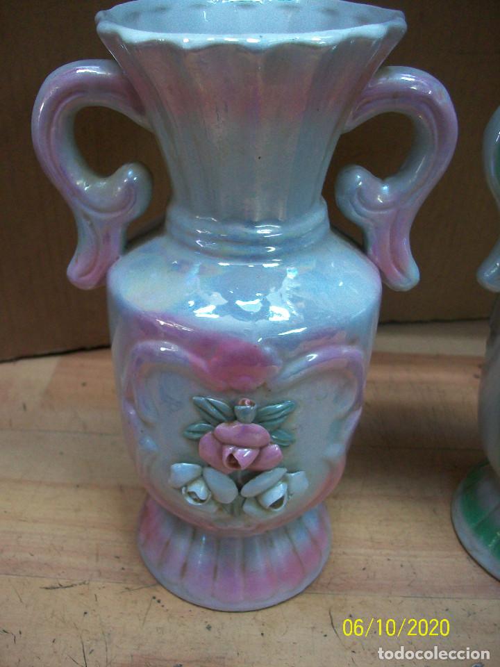 Vintage: PAREJA DE JARRONES DE PORCELANA - Foto 2