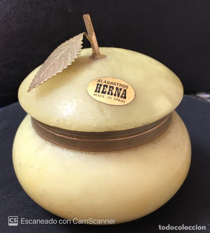 Vintage: Antiguo Joyero Alabastro. Altura sobre 7 cms.