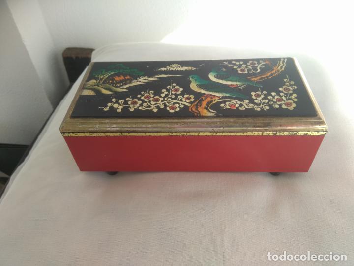 Vintage: Joyero musical japon&eacute;s con espejo. Caja de musica de madera lacada.