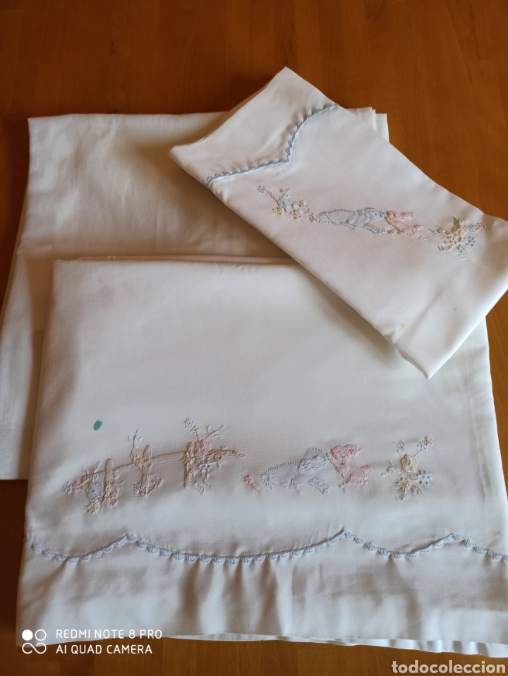 Vintage: Sabana encimera, bajera y almohada para cuna, con dibujos de animales bordados