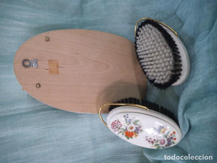 Vintage: CEPILLOS EN PANEL DE MADERA (PARED) - Foto 4