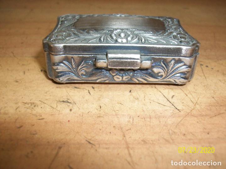 Vintage: PEQUE&Ntilde;O COFRE DE METAL - Foto 3