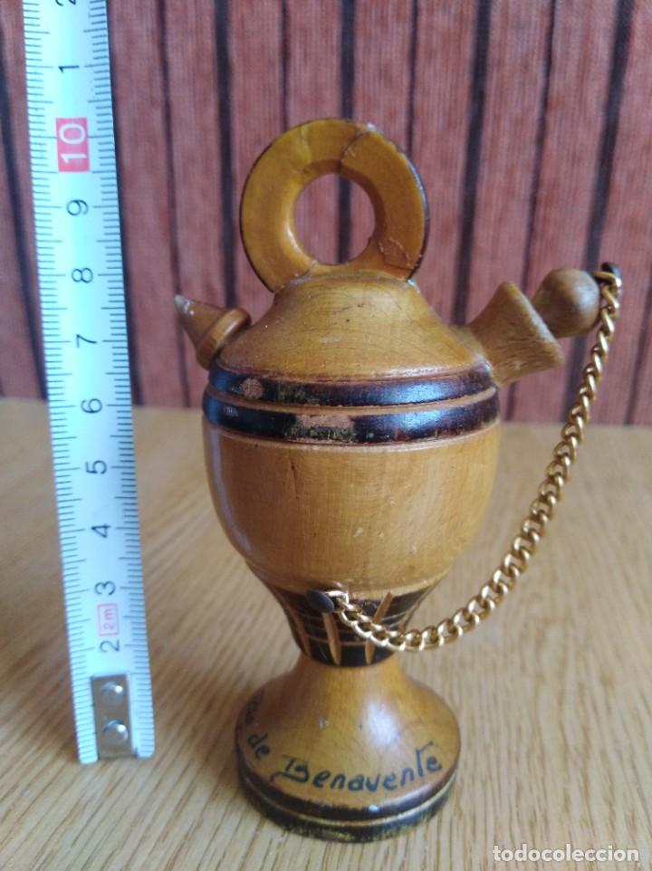 Vintage: Botijo recuerdo, madera. (630)
