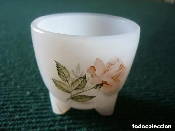 Vintage: Huevera Arcopal modelo rosas - Foto 1